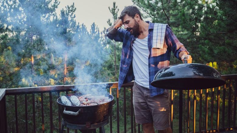 Wind affects charcoal grill temperature