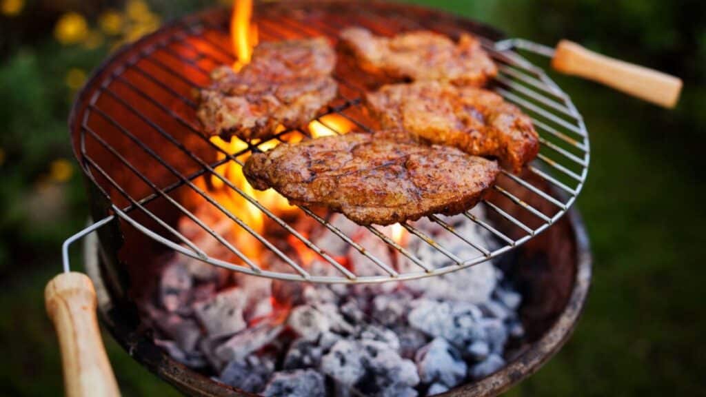 Direct heat charcoal grilling method